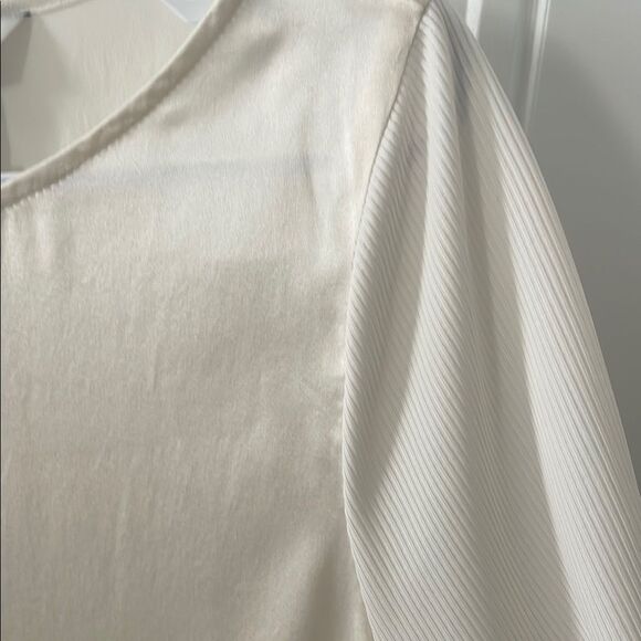 Club Monaco Silk Cream Blouse with Ribbed Long Sleeves - Picture 4 of 7